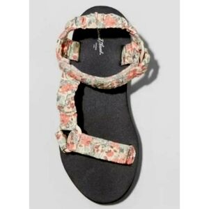 Universal Thread Floral Floris Platform Sport Sandals